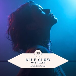 Könnte beinhalten: Silhouette einer Person, die von blauem und violettem Licht beleuchtet wird. Das Bild zeigt den Text "BLUE GLOW OVERLAYS" und "High Resolution" auf einem weißen Banner mit der Zahl "38" in einem Kreis.