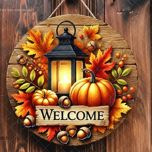 Può includere: Un cartello rotondo in legno con un cartello di benvenuto, una lanterna, zucche, foglie autunnali e ghiande. Il cartello è decorato con colori autunnali, tra cui rosso, arancione, giallo e marrone.