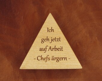 Pinnwandmagnet aus Holz mit Spruch "Chefs" / Kühlschrankmagnet