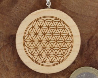 Amulet "Flower of Life" gemaakt van vurenhout