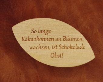 Pinnwandmagnet aus Holz mit Spruch "Schokolade" / Kühlschrankmagnet