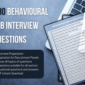 Può includere: Una grafica blu e bianca con il testo "100 Domande di Colloquio Comportamentale". La grafica elenca una varietà di domande di colloquio e include il testo "Preparazione al Colloquio", "Ispirazione per i Panel di Reclutamento", "Coprire tutti gli argomenti delle domande", "Domande adatte a tutti i settori", "Domande situazionali e risposte", e "Download istantaneo PDF".