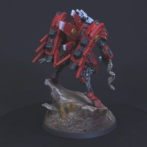 Commander Farsight Warhammer 40k miniature, professionally hand painted in Farsight Enclaves red and white. T'au Empire battlesuit commander, Elite tier display-quality commission painting, fully built, based and varnished.