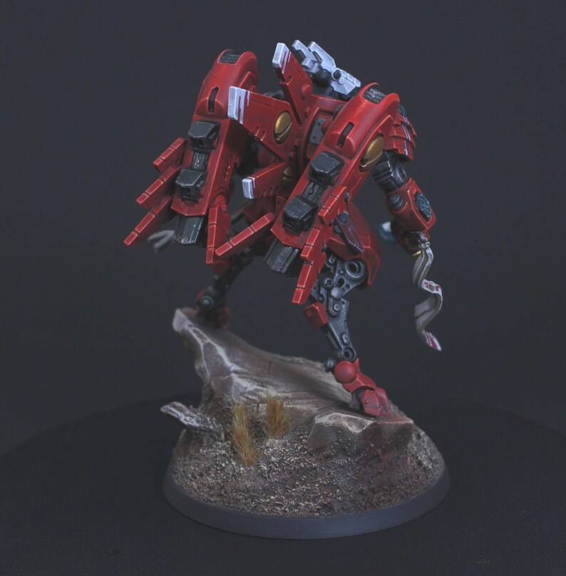Commander Farsight Warhammer 40k miniature, professionally hand painted in Farsight Enclaves red and white. T'au Empire battlesuit commander, Elite tier display-quality commission painting, fully built, based and varnished.