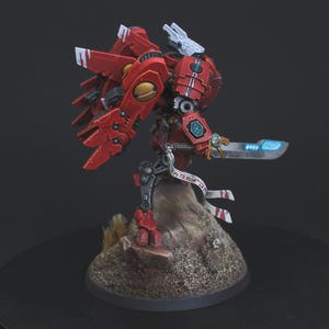 Commander Farsight Warhammer 40k miniature, professionally hand painted in Farsight Enclaves red and white. T'au Empire battlesuit commander, Elite tier display-quality commission painting, fully built, based and varnished.