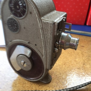 Vintage GB Bell & Howell Sportster Double Run Eight  Wind-up Cine Camera + case