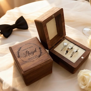 カスタムウェディングリングボックス、トリプルフリップ木製リングボックス、エンゲージリングボックス、リングベアラーリングボックス、家宝リングボックスホルダー、3スロットリングボックス