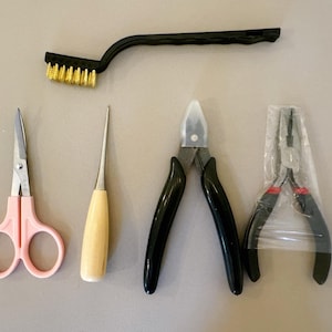 Essential Tools for Pipe Cleaner Crafts – Scissors, Pliers, Brushes, and More