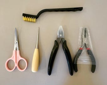 Essential Tools for Pipe Cleaner Crafts – Scissors, Pliers, Brushes, and More