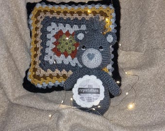 Reputation Era Crochet Bear: Taylor Swift Inspired Plushie, Collectible Souvenir