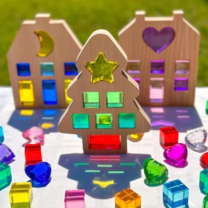 Exklusives Holzhaus in Lucite exklusive Sonderform Lucite plus 5 Würfel und 3 Lucite Rechteck