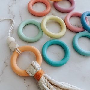 Bagues en bois peint | Anneaux en bois au fini pastel pour macramé et travaux manuels | 9 couleurs disponibles | Lots de 3, 5, 9
