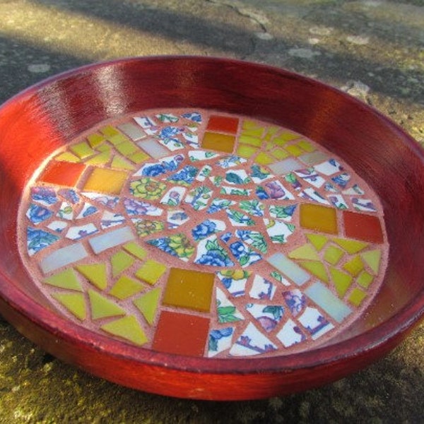 Garden Gift | Mosaic Bird Bath/Water Dish | Hand Crafted Garden Decoration with Abstract Design | 22 cm Diameter (9 inches) - Ideal Gift