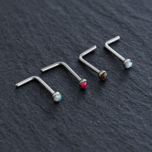 Anneau de nez en « L » minuscule opale, 2 mm, 20 g. Bijoux de nez, piercing de nez, anneau de clou de nez, goujon de vis de nez, os du nez, meilleur cadeau pour elle