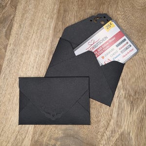 Cadeaukaart envelop van hoogwaardig papier in zwart met optionele reliëfklep - handgemaakt - Artikelnr. U-003