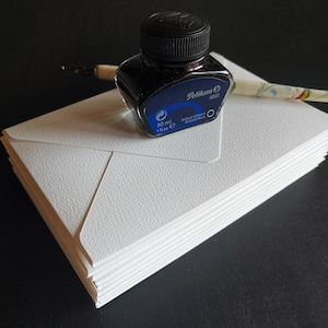 Set van 10 enveloppen van hoogwaardig papier, ongegomd - handgemaakt - Artikelnr. U-001