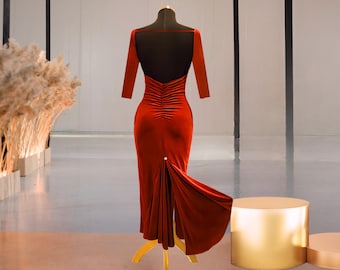 レッドスパンコールタンゴドレス - ラテン社交ダンスパフォーマンス