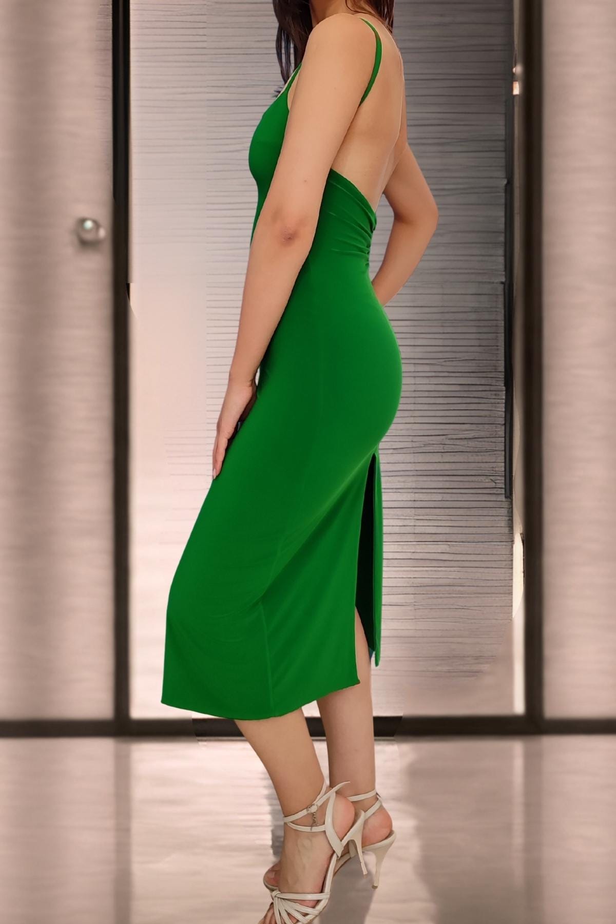 タンゴドレス　グリーン バックレスグリーンタンゴドレス｜フリルライクラミロンガカクテル