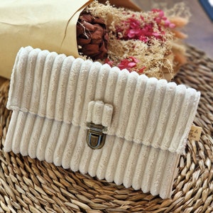 Pochette Compacte avec Fermeture Vintage - Accessoire Idéal pour Maquillage et Bijoux