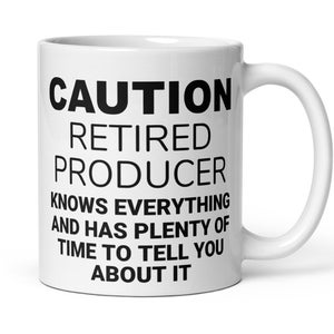 Vorsicht Rentner Produzent Kaffeetasse, Erzeuger Geschenk, Produzent Ruhestandsgeschenk, Ruhestandsgeschenk für Musikfilm-TV-Hersteller, Geschenk für Produzent