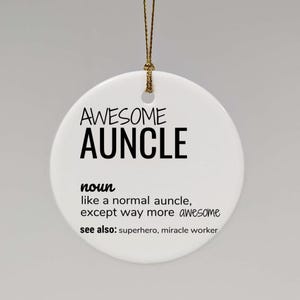 Definizione di zio fantastico Ornamento in ceramica, zio non binario Grazie Babbo Natale segreto Apprezzamento Congratulazioni Ornamento per albero di Natale Pallina