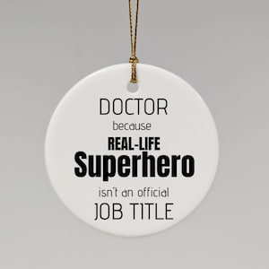 Superheld Doctor Keramiek Ornament, Doctor Keepsake Bauble, Nieuwe Doctor, Funny Doctor Kerstboom Ornament Bedankt Afstudeercadeau