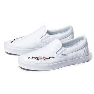Old Skool weiße Slip-On weiße Kirschblüten individuell handgefertigte Slip on Schuhe cu