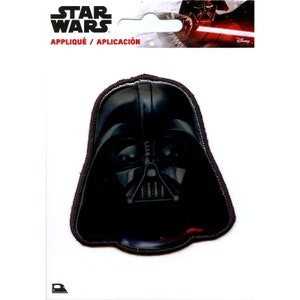 May include: Black and white iron-on patch featuring Darth Vader's face from Star Wars. The patch has a shiny, reflective finish. The text "Star Wars" and "Appliqué / Aplicación" are printed on the packaging.
