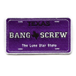 Könnte beinhalten: Lila und weiß gestickter Patch mit dem Text "TEXAS BANG SCREW The Lone Star State" und einer schwarzen Umrandung des Bundesstaates Texas.