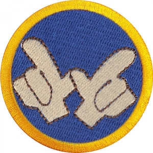 以下が含まれることがあります： 中央に白いスタイリッシュな文字「W」が刺繍された青と黄色のパッチ