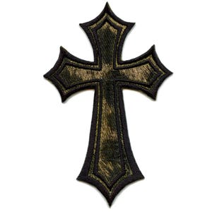Puede incluir: Una cruz de camuflaje negro y verde con un contorno negro. La cruz es un símbolo religioso y se usa a menudo como un parche o emblema.
