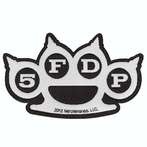 Puede incluir: Parche bordado en blanco y negro de una porra con las letras "F.D.P." y el número "5" en él. El parche tiene el texto "2012 Merchenaries, LLC." en la parte inferior.