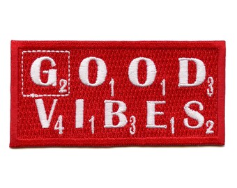 Patch Good Vibes rouge brodé thermocollant sur CF6