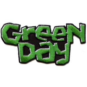 Puede incluir: Parche bordado con el logotipo de la banda Green Day en letras verdes y blancas sobre fondo negro.