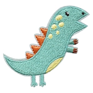 Pode incluir: Uma aplicação de dinossauro bordada em turquesa com espinhos laranja, manchas amarelas e costuras brancas.