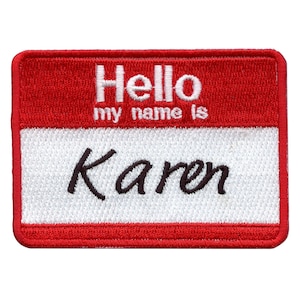 Könnte beinhalten: Ein rotes und weißes Namensschild mit dem Text "Hello my name is Karen" in schwarzer Stickerei.
