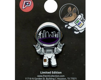 Houston Skyline astronaut emaille pin