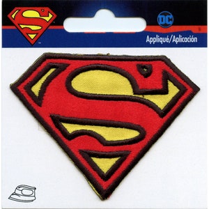 May include: Red, yellow, and black Superman logo iron-on patch. Appliqué/Aplicación.