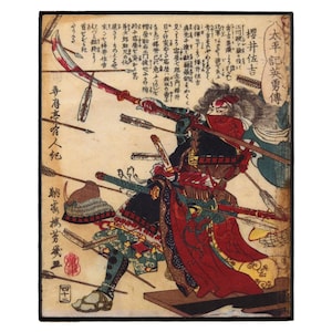 Puede incluir: Una estampa japonesa en madera que representa a un guerrero samurái con armadura roja y negra, luchando contra múltiples atacantes. El guerrero está rodeado de flechas y espadas, y la escena está llena de acción y drama. La estampa se titula "Tahei-ki Eiyū-den" (El Registro de la Gran Paz: Historias de Héroes).