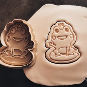 Frog with crown, frog prince, Frog stamp & cookie cutter cookie cutter fondant stamp