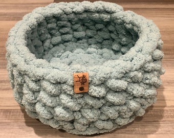 Chunky knit pet bed, Cat bed, X-Small dog bed, Soft, cozy & washable pet bed, Crocheted cat bed.
