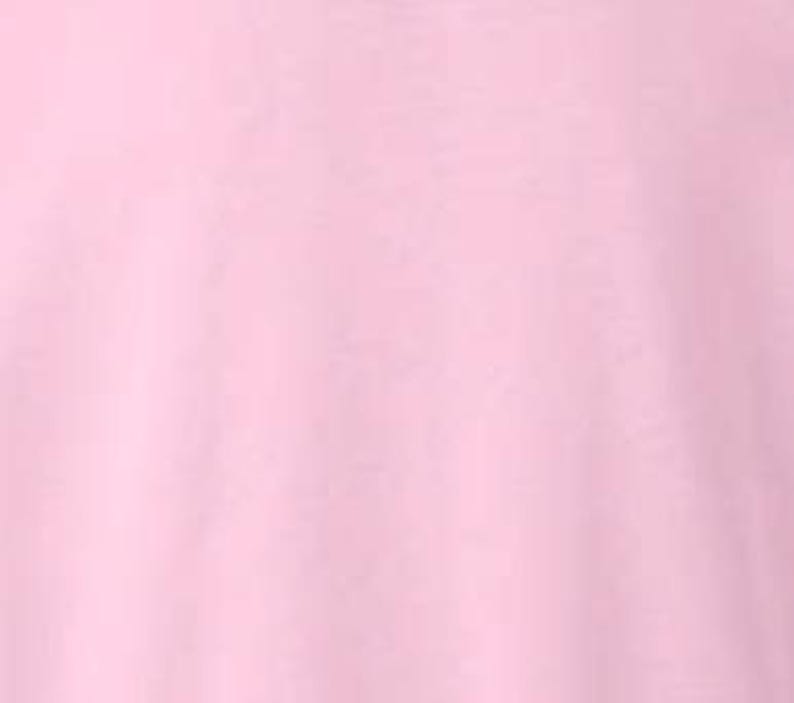 Pode incluir: Um fundo de tecido rosa claro liso. O tecido tem um aspeto macio e ligeiramente texturizado, com varia&ccedil;&otilde;es subtis de tom. O efeito geral &eacute; uma cor pastel suave, adequada para v&aacute;rias aplica&ccedil;&otilde;es.