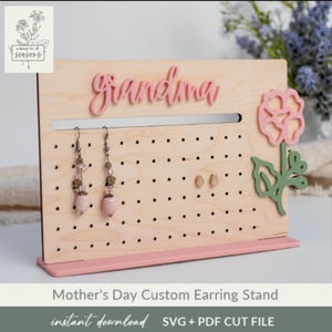 Soporte para pendientes con diseño floral SVG, soporte personalizado para joyas con diseño de flores, organizador de pendientes rectangular listo para láser, archivo de corte para regalo personalizado del Día de la Madre