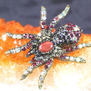 Kristall Spinne Brosche und Anhänger - Totem Kreativität Krafttier, Goth Halloween Insekt Käfer spiritueller Schmuck, Farbe Pink Lila oder Gold