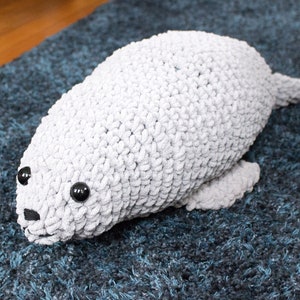 Squishy Seal Amigurumi Crochet Pattern // Easy Beginner Chunky Seal Crochet