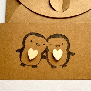 Pinguin mit Herz Mini–Karte, Pinguin–Paar Karte, Personalisierte Karte, Liebeskarte, Jubiläum, Hochzeit, Geburtstag, Pinguin Liebhaber