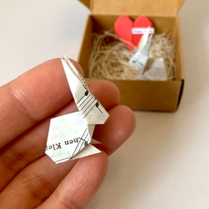 Origami 2 mini coniglietti, coniglietti, 2 coniglietti con cuori, testo desiderato, anniversario, matrimonio, coniglietto di Pasqua, regalo di Pasqua