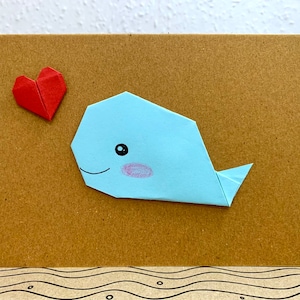 Balena origami con biglietto a forma di cuore, piccolo biglietto a forma di balena, testo desiderato, biglietto a forma di balena, biglietto di compleanno, biglietto di auguri, carta regalo, biglietto pieghevole a forma di balena