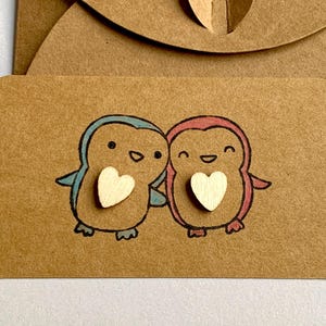 Pinguïn met hart minikaart, pinguïnpaarkaart, gewenste tekst, liefdeskaart, jubileumkaart, cadeaubon, verjaardag, pinguïnliefhebber