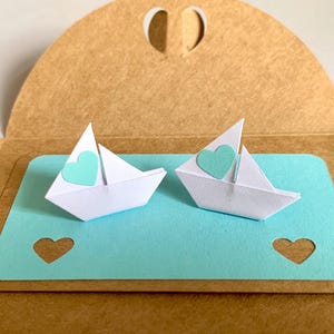 Mini biglietto origami a forma di barca, testo personalizzato, barca a vela con cuore, 2 barchette di carta, buono regalo, compleanno, anniversario, matrimonio, comunione